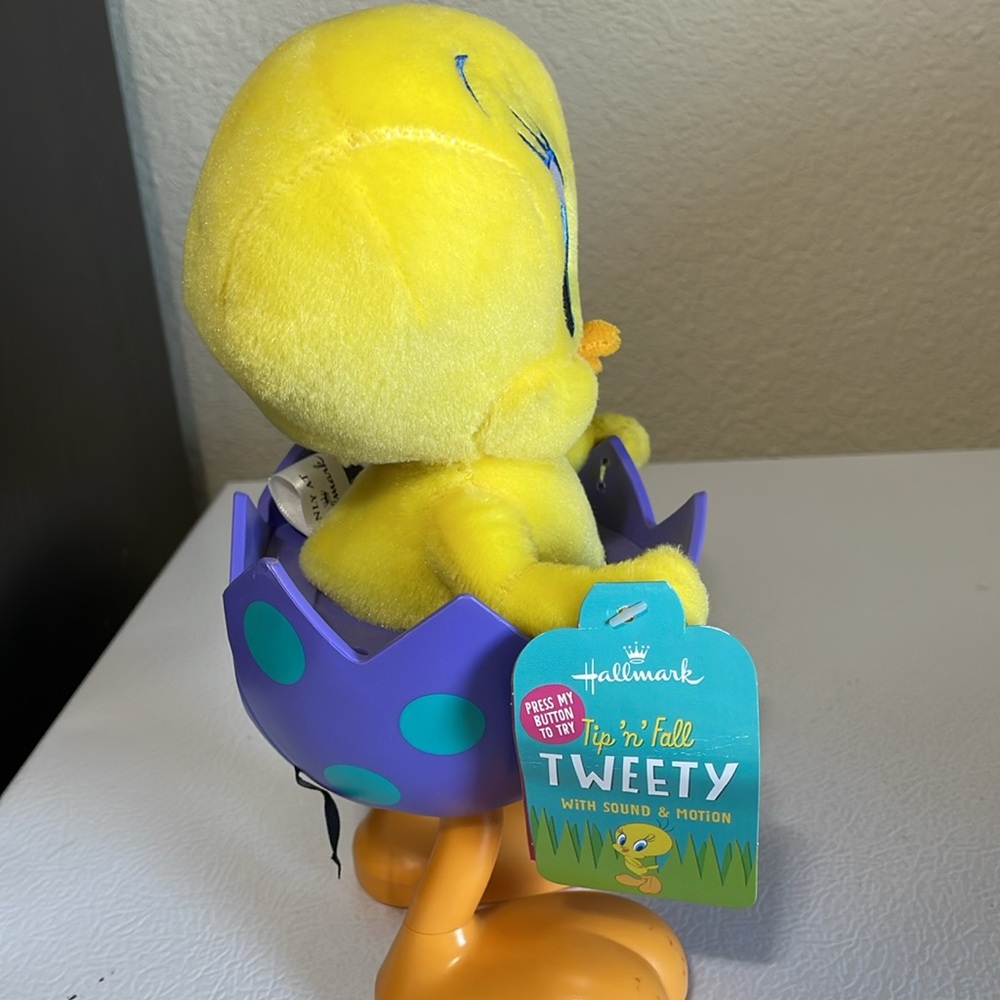 Hallmark Tip And Fall Tweety With Sound & Motion. Really Cute. Easter Ready! - Picture 5 of 7